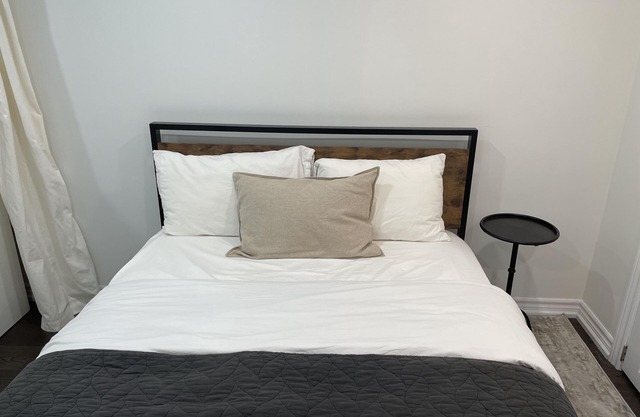 Spacious, clean & new 1 bed/2 bath + office in heart of Corso Italia