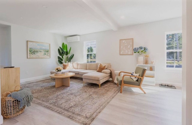 Spacious Coastal Retreat Minutes to Portland