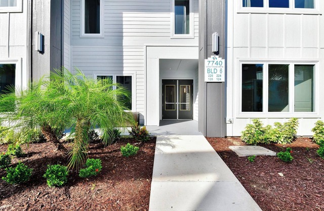 Modern Luxury Condo with Resort Amenities near Disney - B6 #126