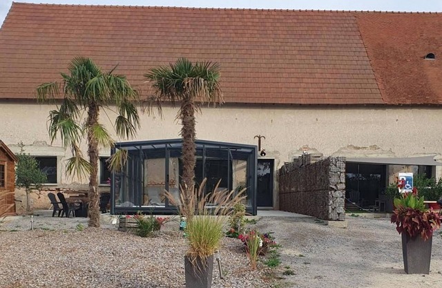 Gran gîte con piscina, spa y confort moderno en Couzon