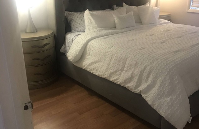 Spacious, Cozy, and Chic 2 Bdrm