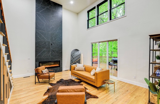 Spacious Deck: Contemporary Home in Nashville!