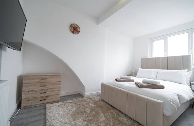 Spacious Duplex Apartment - Perfectly Situated in the Heart