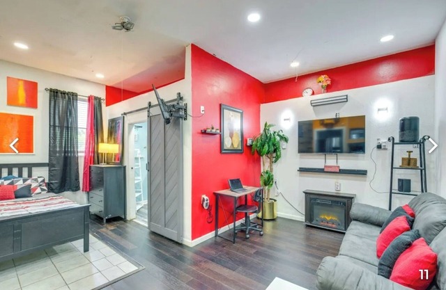 Spacious Efficiency Apartment With Private Entrance