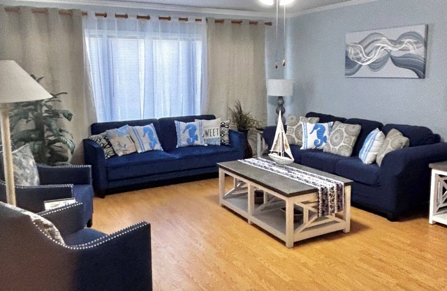 Spacious family beach home wbbq grill,arcade,pool table,pingpong table, gameroom