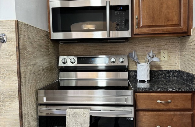 Spacious Family-Friendly and Pet-Loving Home for Eight!