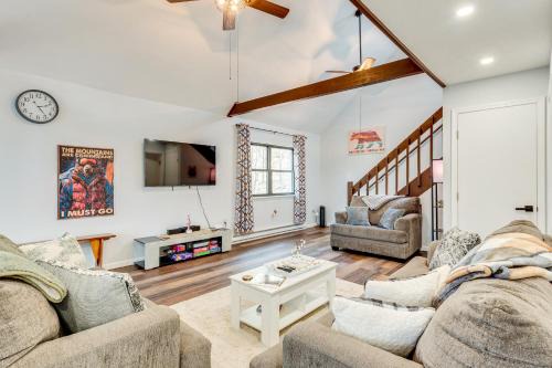 Spacious Family Home with 2 Decks in Pocono Lake!