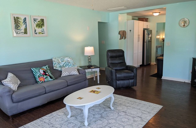 Spacious Family Home with Outdoor Space. One mile to downtown