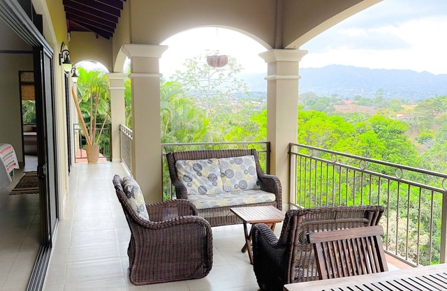 Spacious house, great view, pool.