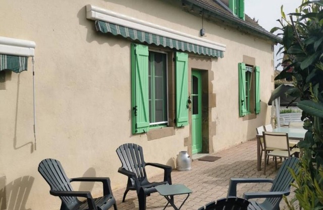 Casa de campo con jardín privado, cerca de Bourbon-l'Archambault, ideal para familias y curistas