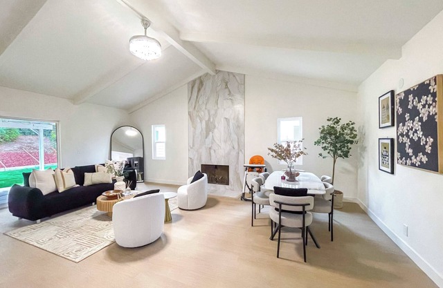 Spacious Getaway Between LA And OC 4 Bedrooms & Free Parking