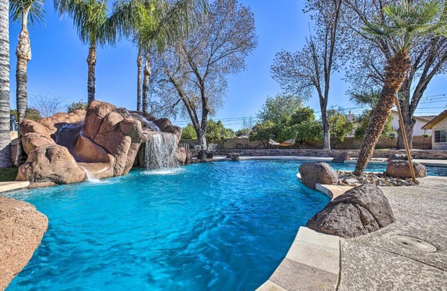 Spacious Glendale Home with Outdoor Kitchen!