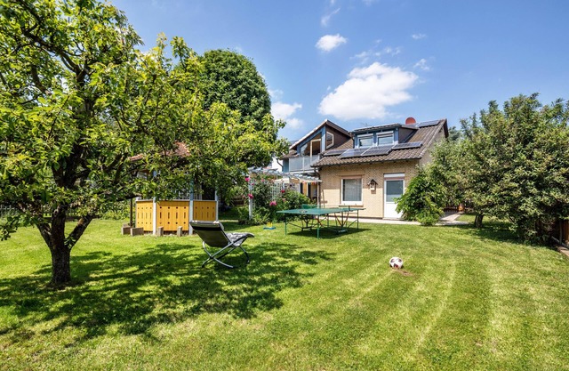 Casa de vacaciones "Großes Ferienhaus In Nordhessen" con una terraza privada, jardín privado y Wi-Fi