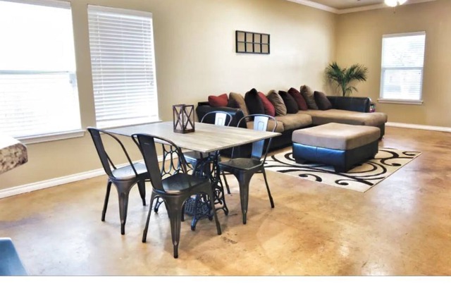 Spacious Home - 4 bd/4 bth - Mins from Kyle Field