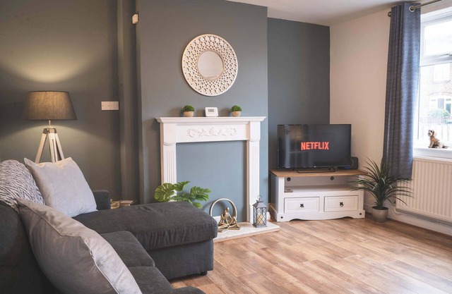 Spacious Home, Ideal For Families, FREE Parking!