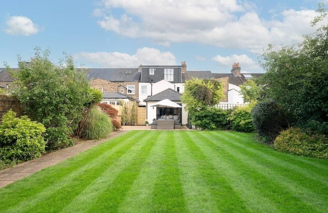 Spacious Home in Central Windsor with Large Garden