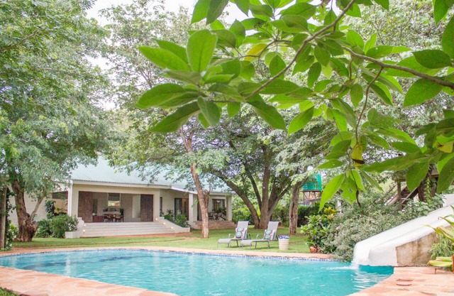 Spacious Home, Pool, Games Room In the ❤ Victoria Falls
