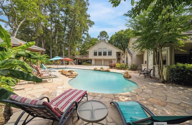 Spacious Home w/ Pool, Hottub & Guest House
