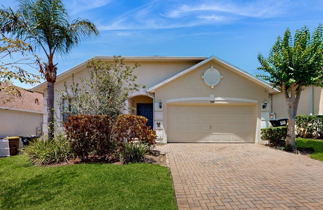 Spacious home with private pool, pool table and air hockey