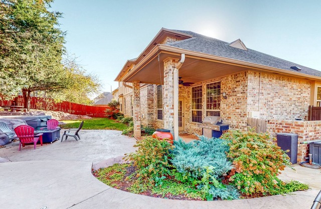 Spacious Home with Private Pool- Home Office & Gym