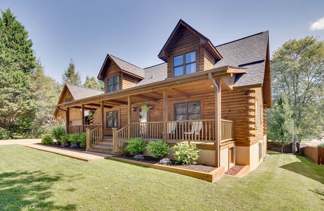 Spacious Horse Shoe Vacation Rental w/ Game Room!