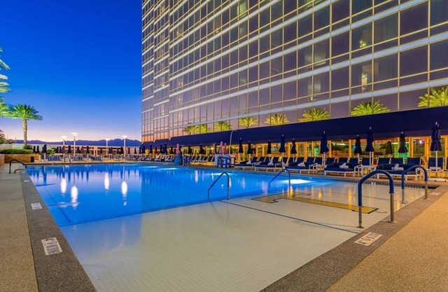 Spacious hotel suite in marvelous Las Vegas with no resort fee, free coffee/WiFi