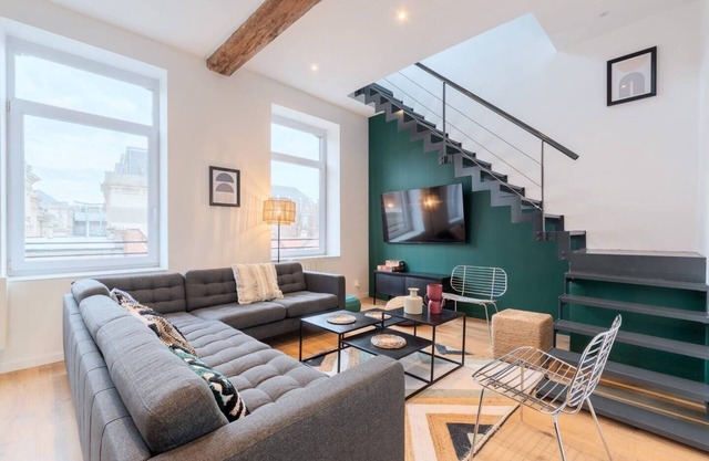 Spacious house 11 bedrooms 8 bathrooms 22 people.