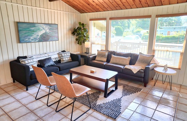 Spacious House with Game Room, 2 mins from Jed Smith Redwood Park & Smith River