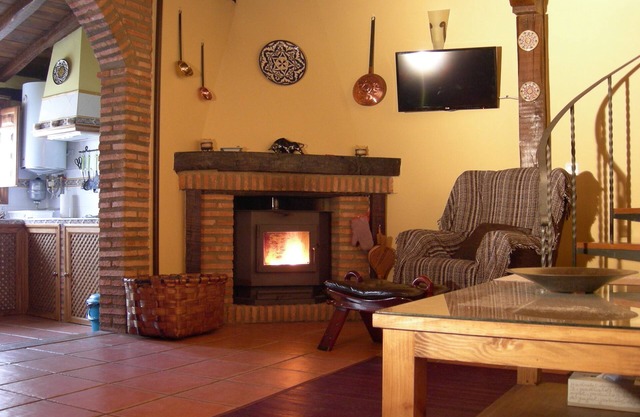 Amplia casa con encanto situada en la judería de Hervás junto al río Ambroz.