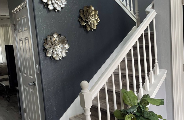 Spacious house with large back yard near FAT airport and National Parks