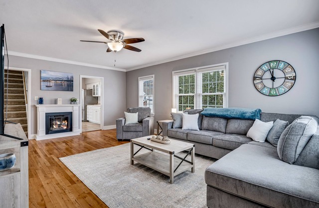 Spacious & Immaculate Dog-Friendly Gem, Near UWL, Washer/Dryer & Fire Pit!