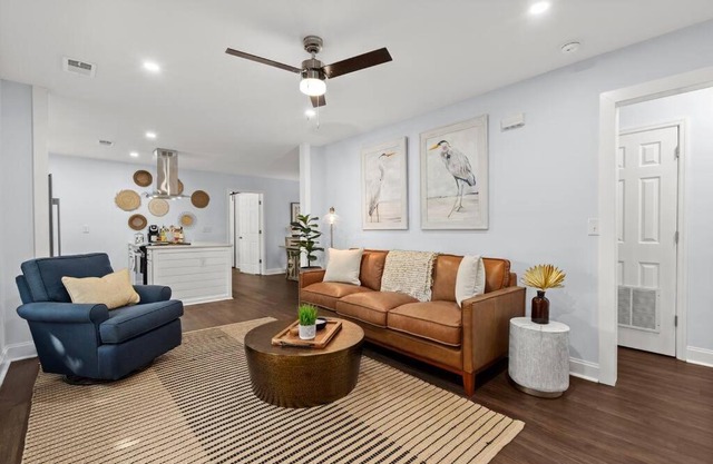 Spacious Indigo BoHo bungalow in N. CHS