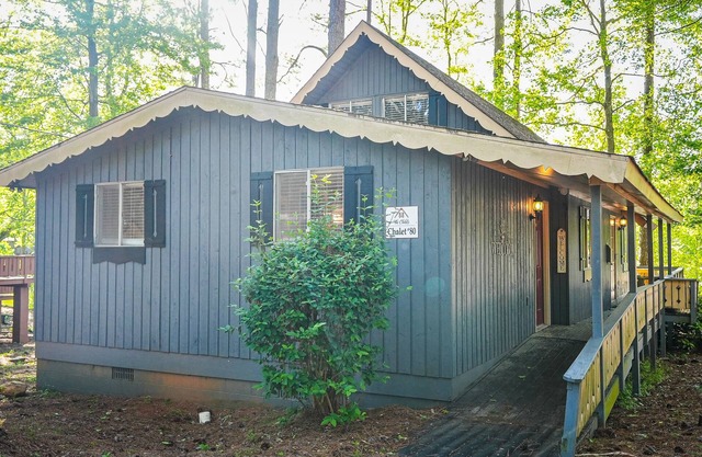 Spacious Lake View chalet perfect for making memories!