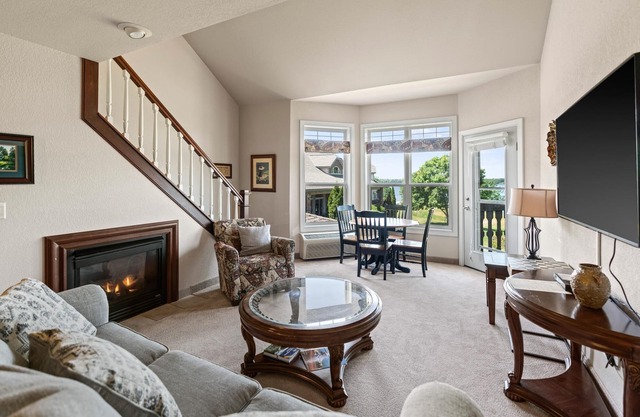 Spacious Lakeside Condo at Tagalong Golf Resort with Indoor Pool and Hot Tub