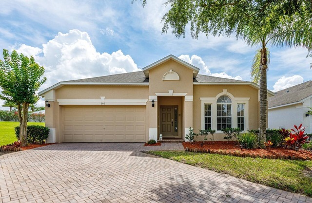 Spacious Luxury 4 Bed/3 Bath home in Gated Neighborhood Near Disney