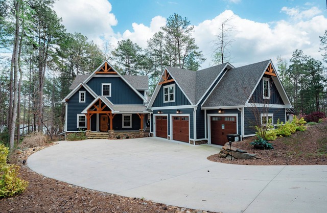 Spacious Luxury Lakefront Home w/ Hottub, Outdoor Sauna, & Gym Near Clemson