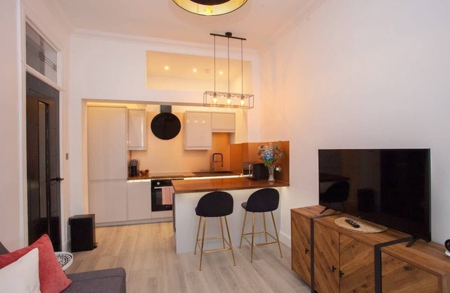 Spacious Modern Apartment in Glasgow West End