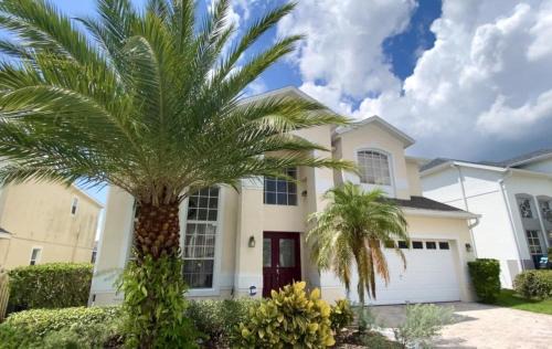 Spacious Modern And Pool Home With Spa