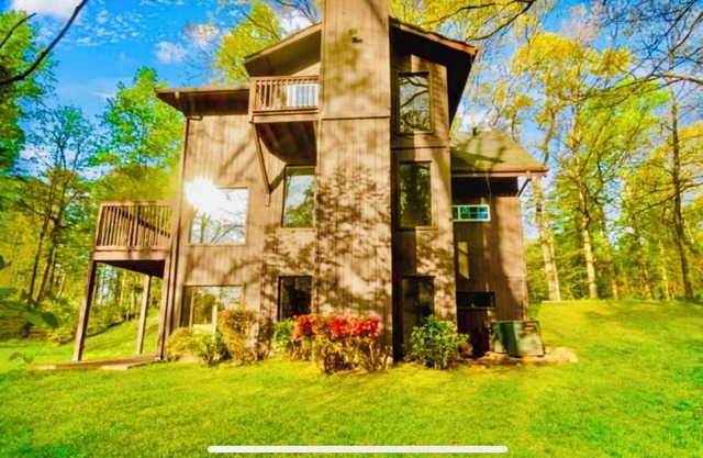 Spacious Modern Chalet Near Atlanta Airport - 25mins to Mercedes Benz Stadium