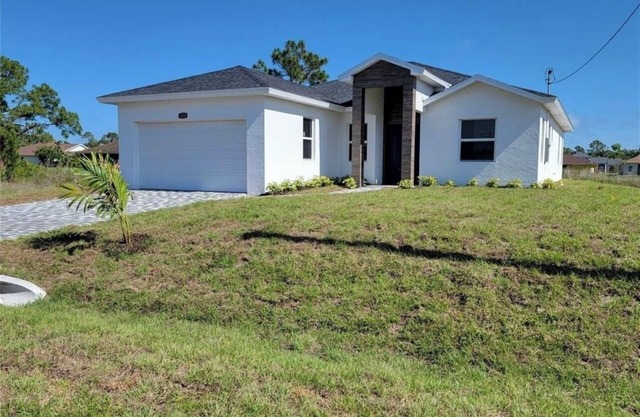 Spacious New Build Close to Fort Myers Sleeps 10+