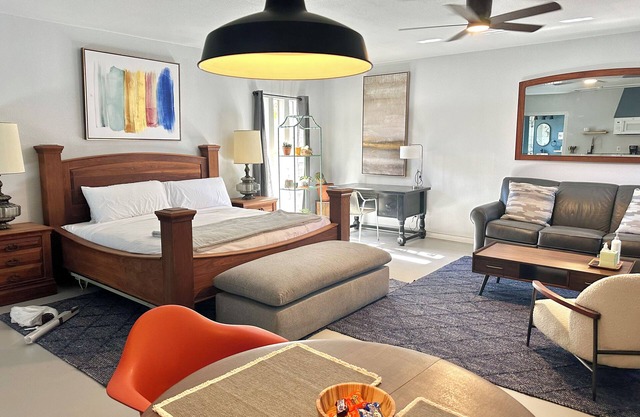 Spacious OKC Studio | $1700/month #MR | Kitchenette + King Bed