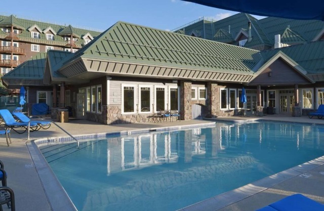 Spacious one Bed Room /South Lake Tahoe / on lake / 5 min to Heavenly /Pool