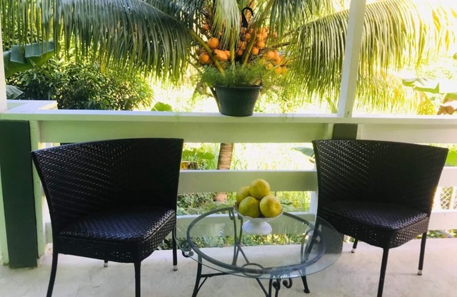 Amplio apartamento de una habitación en un tranquilo Castries Suberb