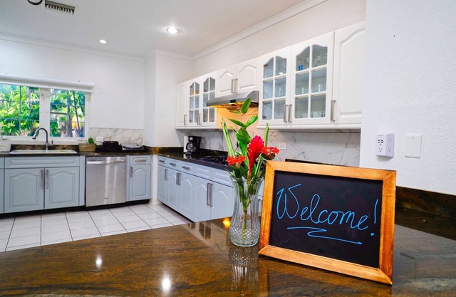 Spacious Open Concept Large family house with 3 bedrooms. Amazing space.