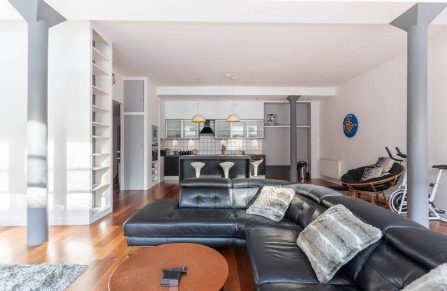 Amplio apartamento de planta abierta de 2 dormitorios, ubicación ideal cerca del centro de Glasgow