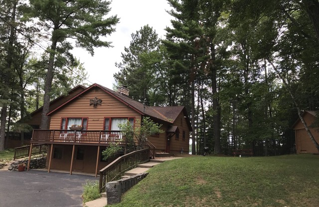 Amplio Otter Lake Cabin en la cadena Eagle River de 28 lagos