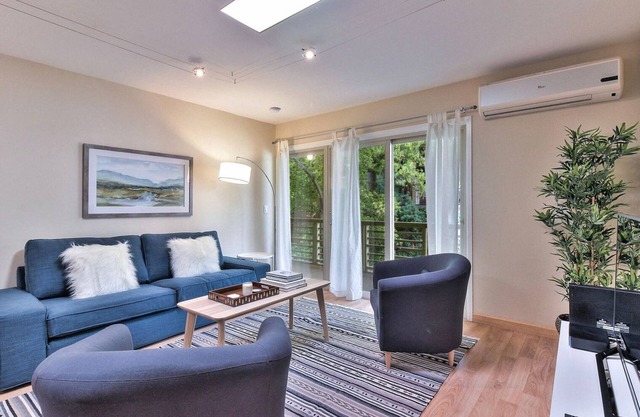 Spacious Palo Alto 2BR w/ Laundry, nr Shopping Center, by Blueground