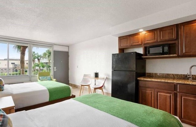 Spacious Park Royal Orlando Suite Near Theme Parks