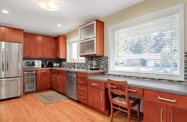 Bañera de hidromasaje, mesa de billar, sala de cine, 3200 SF Mid Century Modern.