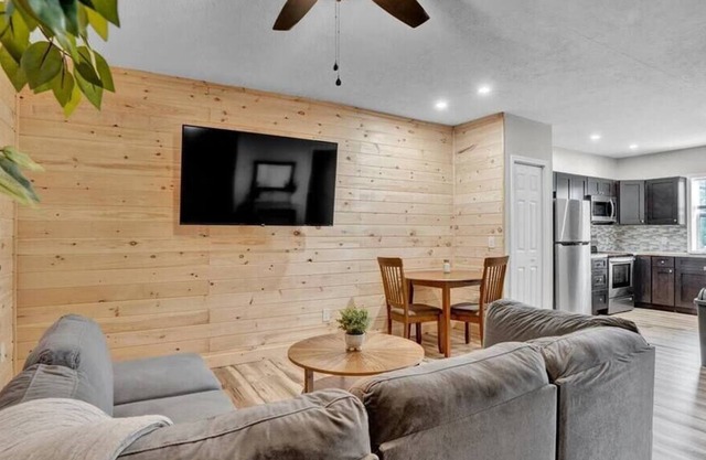 Spacious Pocono 1 BR | Firepits | Pet-Friendly